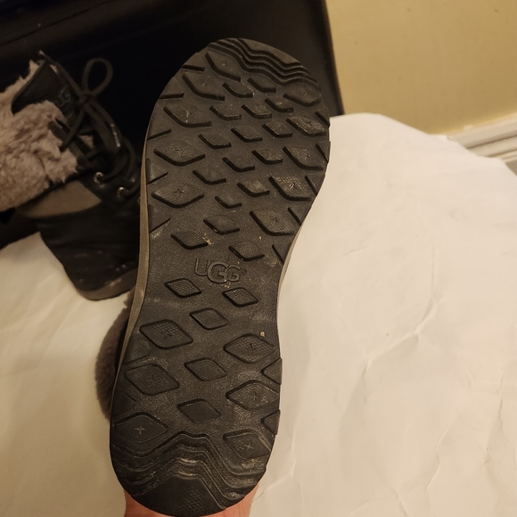 UGG Women's Adirondack III Boots in Black size 7.5 in VGUC - Picture 4 of 9